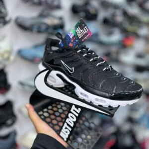 Nike Air Max Plus Preto E Branco