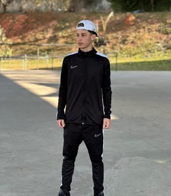 Agasalho-Nike-Academy-Preto-e-branco-2.jpg
