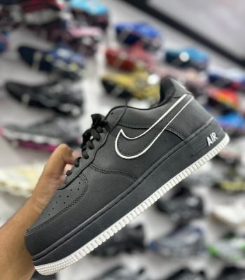 Nike-Air-Force-1-Preto-linha-com-detalhe-branco-N20.jpg