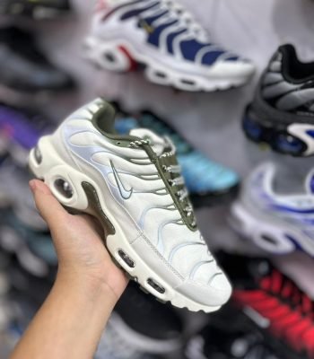 Nike-Air-Max-Plus-Branco-e-verde-N19-1.jpg