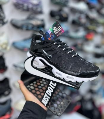 Nike-Air-Max-Plus-Preto-e-branco-N6-1.jpg